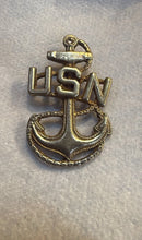 Load image into Gallery viewer, WWII US Navy CPO Chief Petty Officer Sterling Fouled Anchor Cap Badge