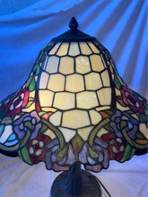 Load image into Gallery viewer, Beautiful Unique Tiffany Style Table Lamp