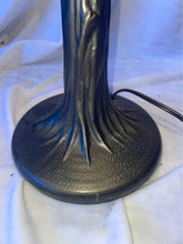 Load image into Gallery viewer, Beautiful Unique Tiffany Style Table Lamp