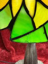 Load image into Gallery viewer, Beautiful Vintage large Tiffany style table lamp with sunflower motif 31“ x 19“