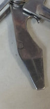 Load image into Gallery viewer, 1965 CAMILLUS U.S. MILITARY UTILITY FOLDING KNIFE VIETNAM ERA - VINTAGE