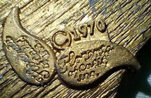Load image into Gallery viewer, Vintage 1970 Florenza of California Gold Gilt Wall Outlet & Switch Plate Covers