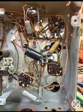 Load image into Gallery viewer, RARE Antique 1938 Philco Model 38-5 Tombstone Vacuum Radio “WORKING”