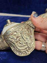 Load image into Gallery viewer, Tibet Buddhism conch shell Inlay Tibetan silver gem Conch Trumpet Horn Shell