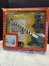 Load image into Gallery viewer, Postwar Lionel #262 Highway Crossing Gate w/ original box and instruction manual