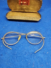 Load image into Gallery viewer, Vtg 1930’s Round Eyeglasses With Original Case
