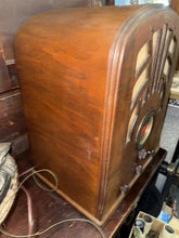 Load image into Gallery viewer, RARE Antique 1938 Philco Model 38-5 Tombstone Vacuum Radio “WORKING”