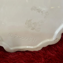 Load image into Gallery viewer, Vintage 2000 SHUN HUI Ceramic Hand Painted 10” Santa Teapot & 5.5” Santa Creamer