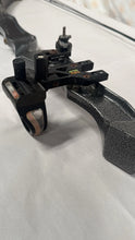 Load image into Gallery viewer, Vintage Recurve Bow Hunting Setup TRU GLO Sight Quiktune 800 Rest RH Archery