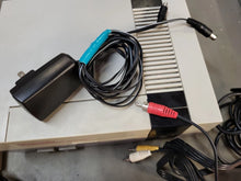 Load image into Gallery viewer, Nintendo NES video game Console NES VTG Zapper 1985 + 7 games lot WORKING