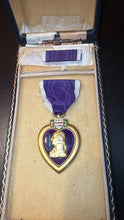 Load image into Gallery viewer, Original WW2 US Purple Heart Medal & Lapel Pin Badge w/ Coffin Case