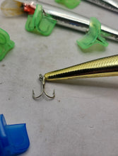 Load image into Gallery viewer, Lot of 4 Bagley Top Gun 5 Minnow Lures Gold Silver
