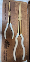 Load image into Gallery viewer, Mac Tools. SP 1995. 24K Gold-Plated Limited edition. 2 Piece Pliers Set.
