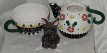 Load image into Gallery viewer, Michel &amp; Company Stackable Scottie Dog Christmas 2001 Ceramic Teapot Set Lid

