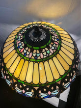 Load image into Gallery viewer, Beautiful multi colored Tiffany style table lamp
