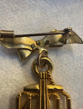 Load image into Gallery viewer, WWII US Navy Sweetheart Brooch Pin, Gold Color Bow &amp; US Navy Fouled Anchor
