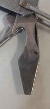 Load image into Gallery viewer, 1965 CAMILLUS U.S. MILITARY UTILITY FOLDING KNIFE VIETNAM ERA - VINTAGE
