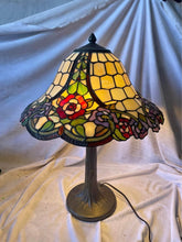 Load image into Gallery viewer, Beautiful Unique Tiffany Style Table Lamp
