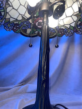 Load image into Gallery viewer, Beautiful Unique Tiffany Style Table Lamp
