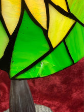 Load image into Gallery viewer, Beautiful Vintage large Tiffany style table lamp with sunflower motif 31“ x 19“
