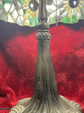Load image into Gallery viewer, Beautiful Vintage large Tiffany style table lamp with sunflower motif 31“ x 19“
