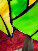 Load image into Gallery viewer, Beautiful Vintage large Tiffany style table lamp with sunflower motif 31“ x 19“
