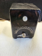 Load image into Gallery viewer, Vintage 40s Crystalab Model Metronoma Marbled Bakelite TESTED &amp; WORKS E F O
