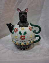 Load image into Gallery viewer, Michel &amp; Company Stackable Scottie Dog Christmas 2001 Ceramic Teapot Set Lid
