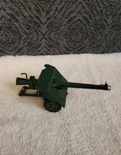 Load image into Gallery viewer, 1:32 Britain's # 9720 WWII British B.A.T. Gun - painted metal - model
