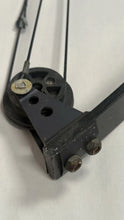 Load image into Gallery viewer, Vintage Recurve Bow Hunting Setup TRU GLO Sight Quiktune 800 Rest RH Archery

