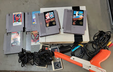 Load image into Gallery viewer, Nintendo NES video game Console NES VTG Zapper 1985 + 7 games lot WORKING
