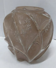Load image into Gallery viewer, Vintage Consolidated Art Glass Vase Consolidated Line #700, Dusty Cream &amp; Clear

