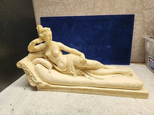 Load image into Gallery viewer, Venus Victrix Pauline Bonaparte Nude Canova Sculpture Statue Reclining Couch
