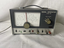 Load image into Gallery viewer, Vintage Leader Electronics LSG-16 Signal Generator working Condition

