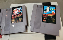 Load image into Gallery viewer, Nintendo NES video game Console NES VTG Zapper 1985 + 7 games lot WORKING
