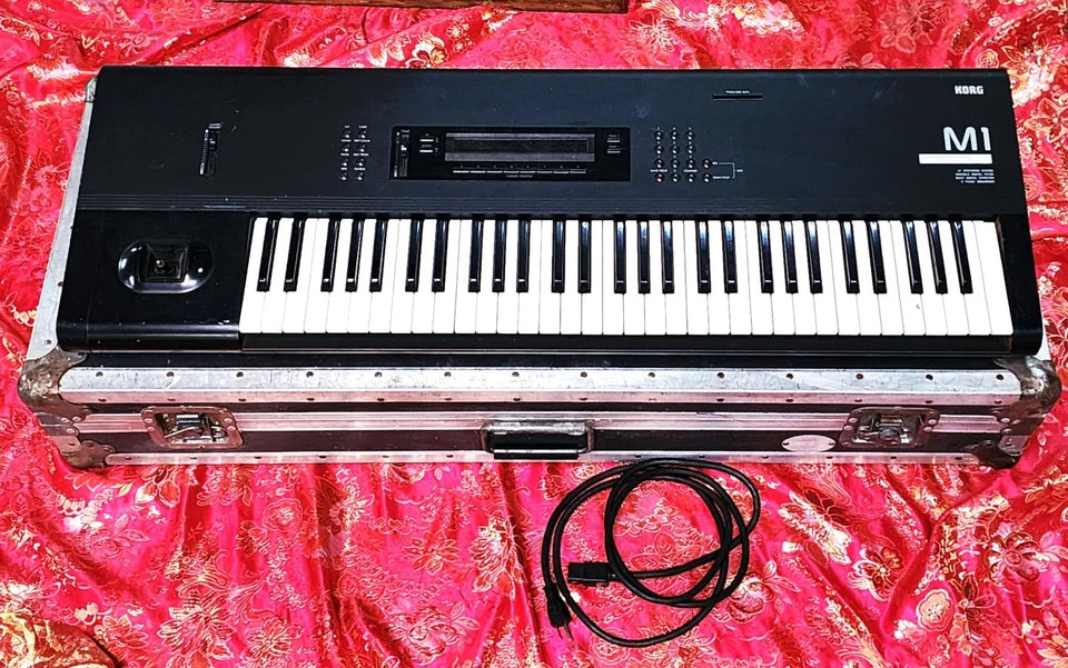 Korg M1 Music Workstation Synthesizer 61-Key w/ Road Case - Powers