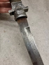 Load image into Gallery viewer, Antique Islamic Middle Eastern Mughal Dagger Jambiya In Silver Sheath (swgn1008)
