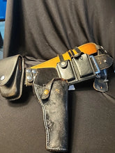 Load image into Gallery viewer, Police Safety Speed Holster W/ Gunbelt Smith &amp; Wesson Size 31A
